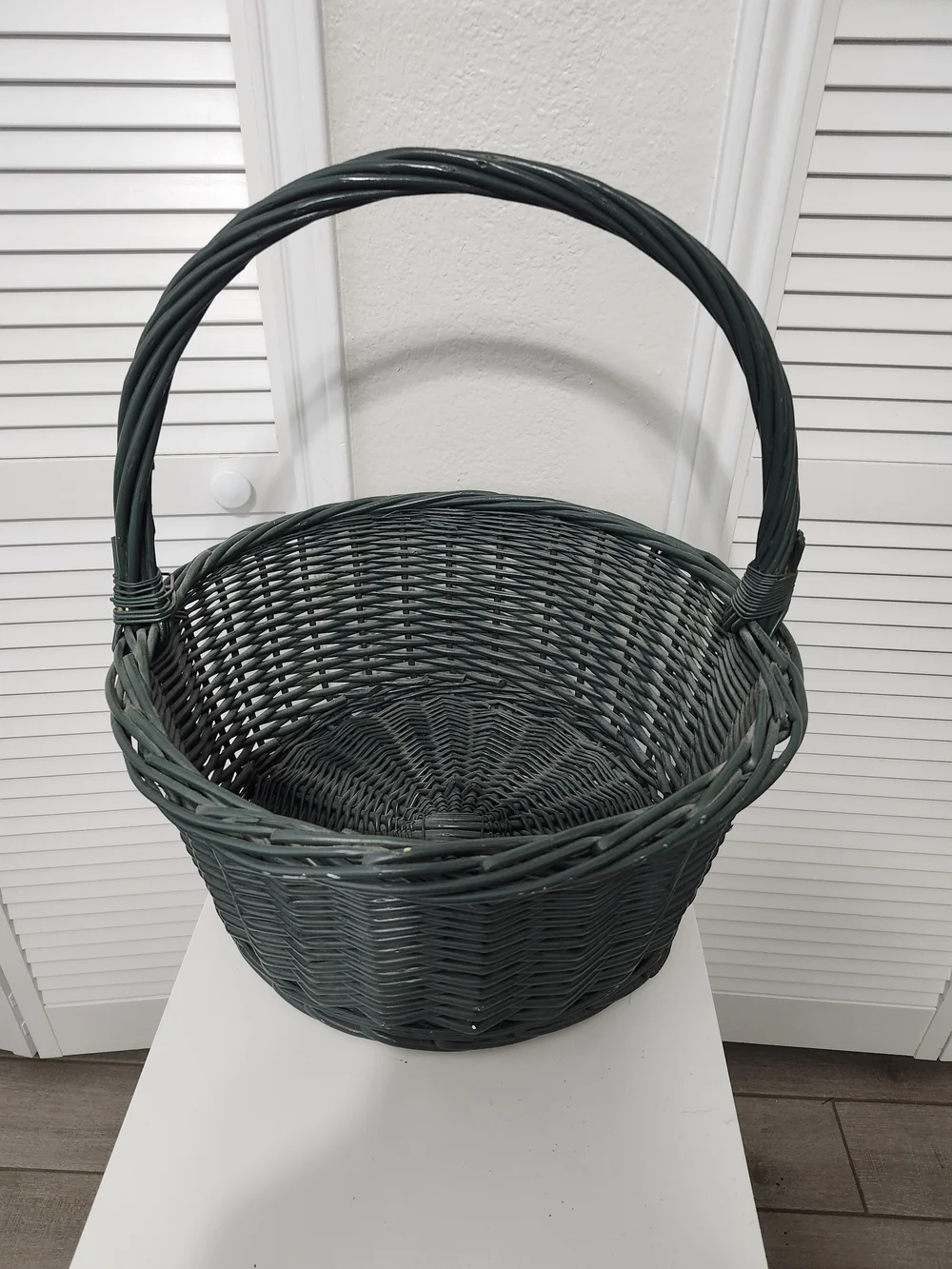 Woven Green Round Market Basket with Handle